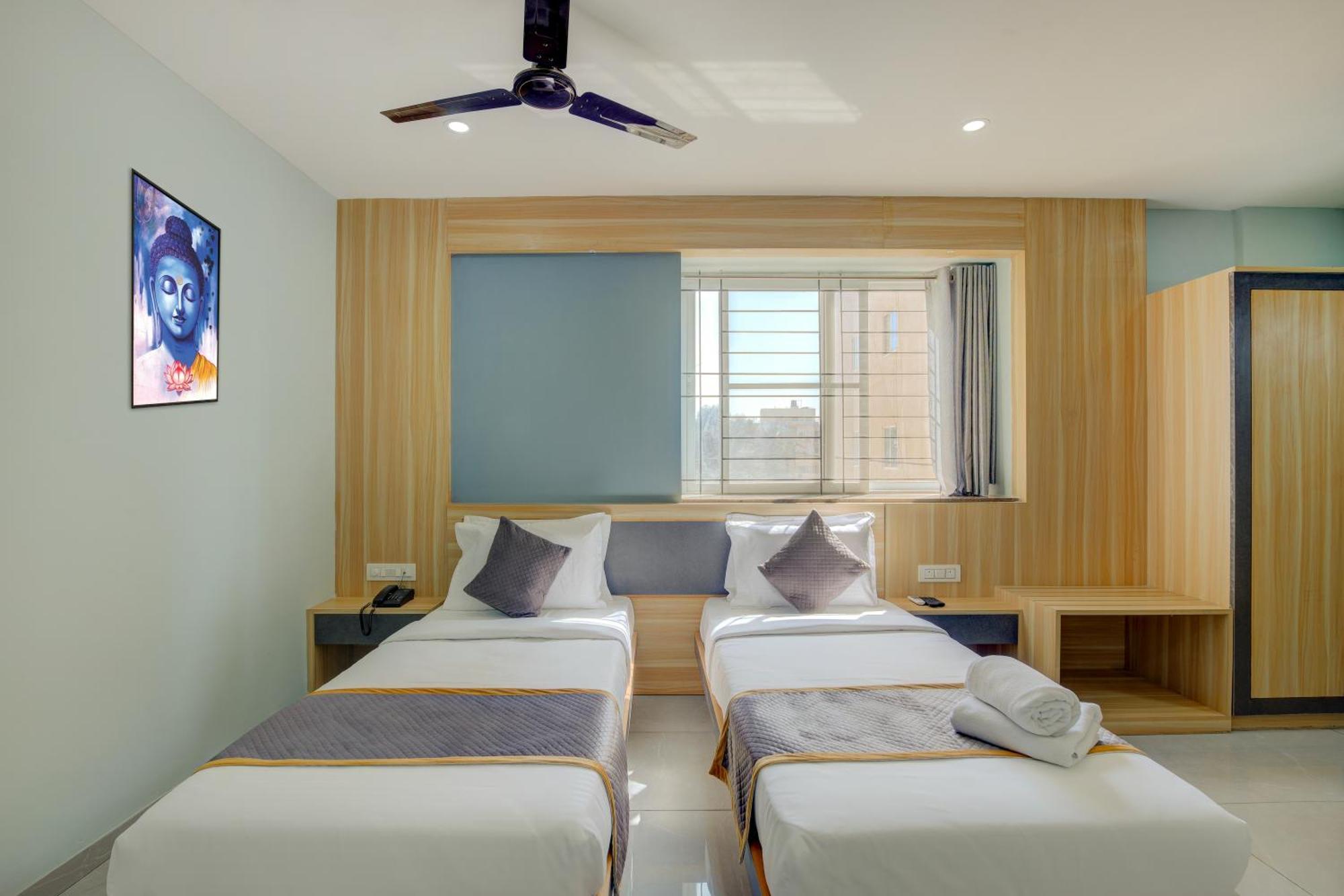 Hotel Park Lane Yelahanka Bangalore Exterior photo